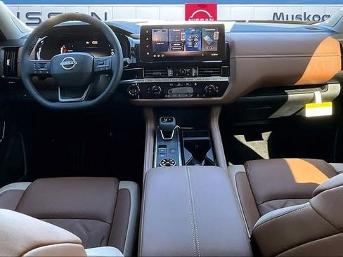 New 2026 Nissan Pathfinder Platinum image 7