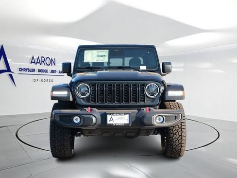New 2026 Jeep Gladiator Rubicon w/ Steel Power Dome Hood Package AWD/4WD image 4