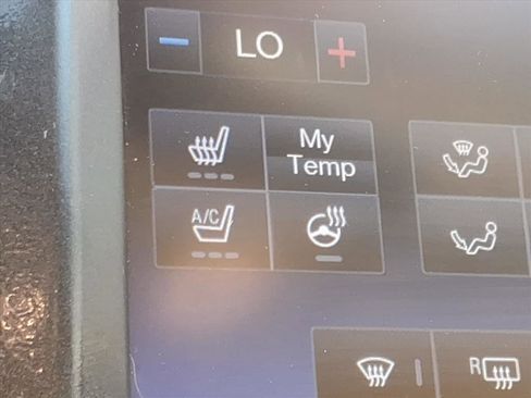 Used 2013 Lincoln MKS image 8