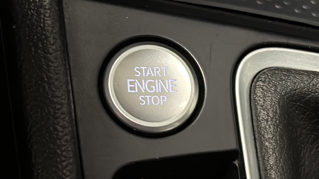 Used 2025 Volkswagen Jetta SE FWD image 22