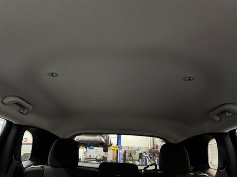 Used 2019 Jeep Cherokee Latitude w/ Cold Weather Group AWD/4WD image 25