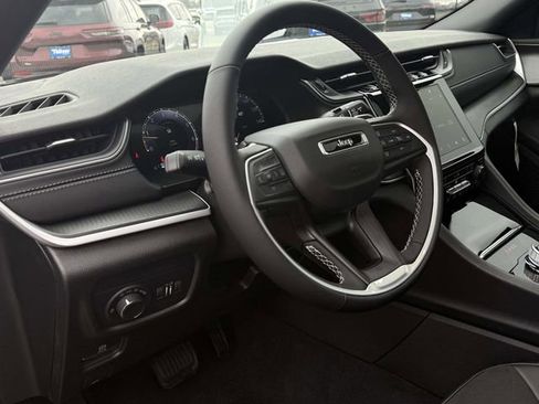 New 2025 Jeep Grand Cherokee L Altitude image 21