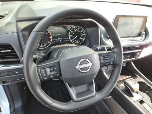 Used 2025 Nissan Rogue SV w/ SV Premium Package AWD/4WD image 19