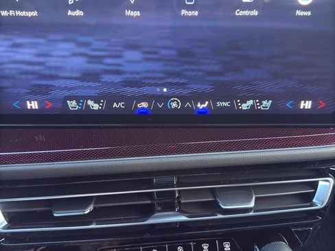 New 2026 Chevrolet Traverse RS w/ LPO, Floor Liner Package AWD/4WD image 40