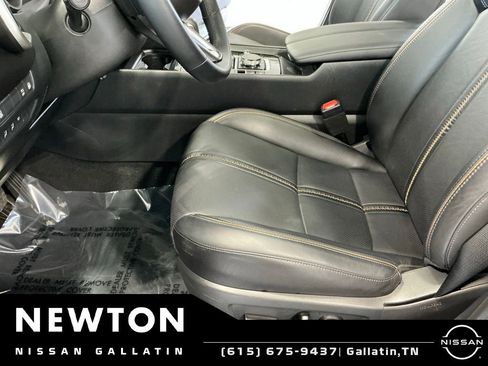 Used 2025 MAZDA CX-50 AWD 2.5 Hybrid w/ Premium Pkg image 13
