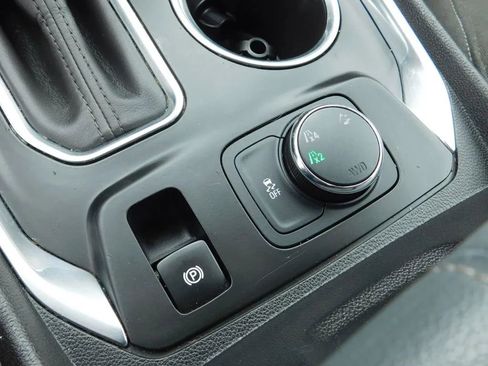 Used 2020 Chevrolet Traverse LT image 22