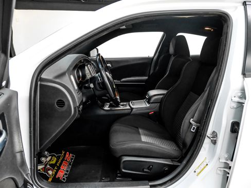 Used 2023 Dodge Charger Scat Pack w/ Technology Group RWD image 4