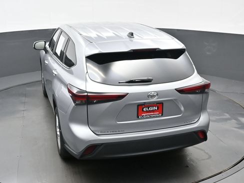 Used 2024 Toyota Highlander LE AWD/4WD image 40