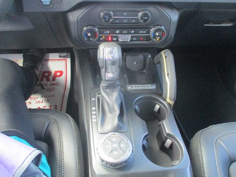 New 2026 Ford Bronco Badlands w/ Sasquatch Package AWD/4WD image 9
