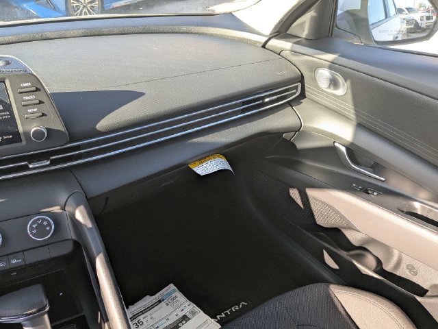 Used 2026 Hyundai Elantra SE FWD image 17