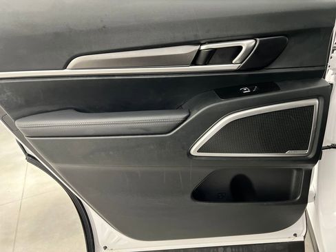 Used 2025 Kia Telluride S image 16