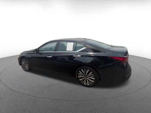 Used 2025 Nissan Altima 2.5 SV FWD image 10