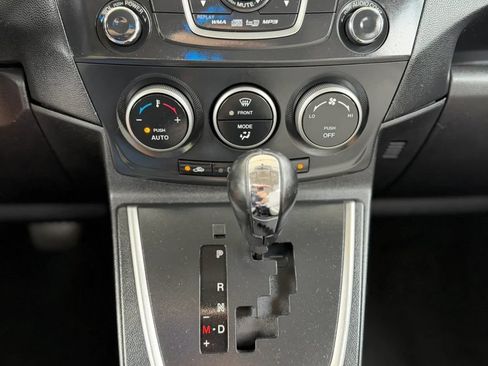 Used 2012 MAZDA MAZDA5 Touring w/ Moonroof & Audio Pkg FWD image 14