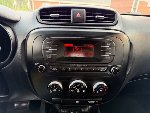 Used 2014 Kia Soul + FWD image 16