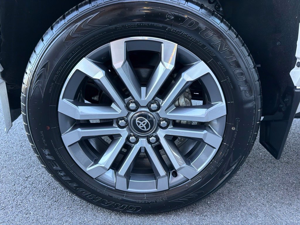 Used 2024 Toyota Tacoma Limited w/ Limited Package (LT) AWD/4WD image 34