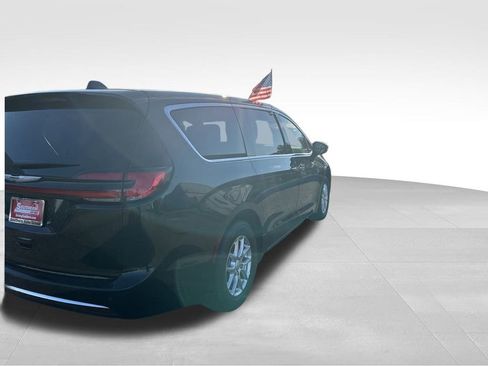 New 2026 Chrysler Pacifica Select image 6