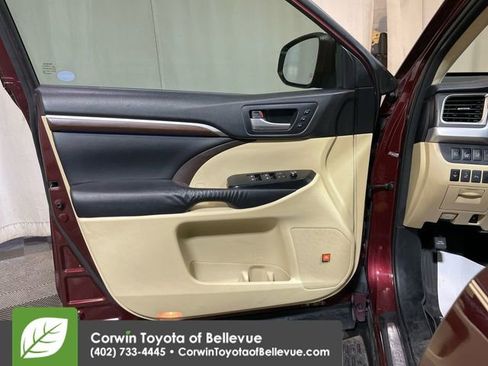 Used 2016 Toyota Highlander Limited Platinum image 26