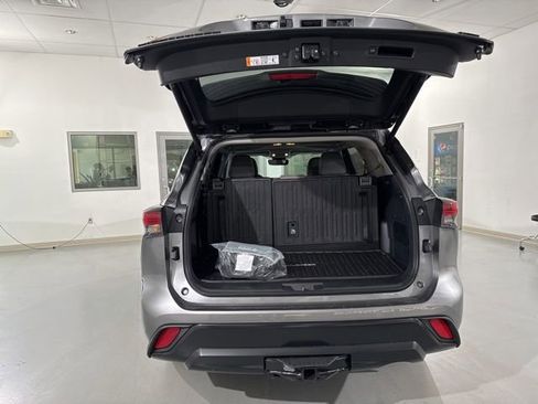 New 2026 Toyota Highlander XLE image 14