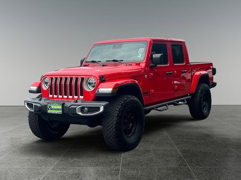 Used 2020 Jeep Gladiator Overland image 3