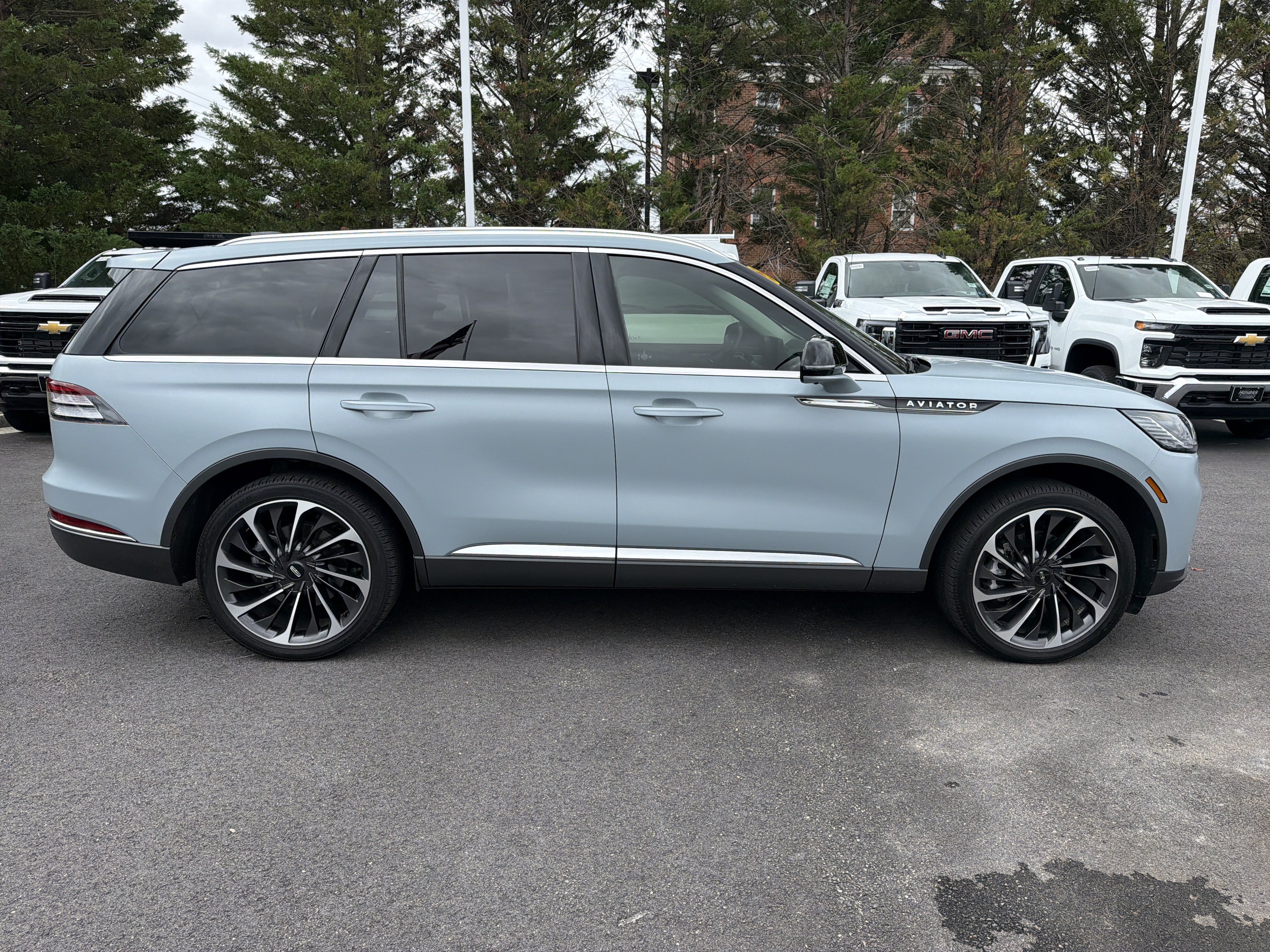 Used 2025 Lincoln Aviator Reserve w/ Equipment Group 201A AWD/4WD image 11