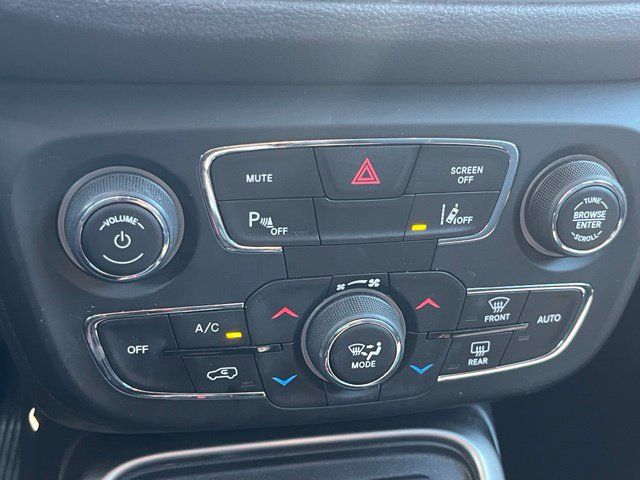 Used 2018 Jeep Compass Latitude w/ Popular Equipment Group FWD image 17