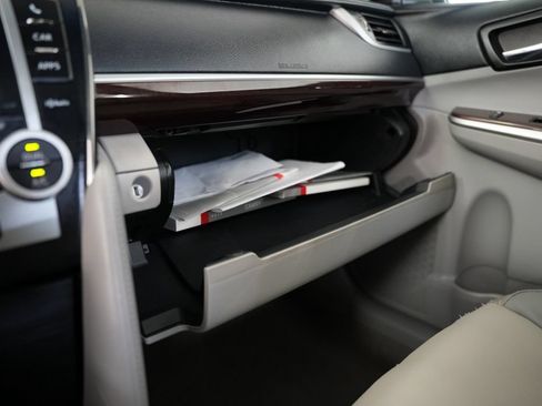 Used 2012 Toyota Camry XLE w/ Leather Pkg FWD image 50