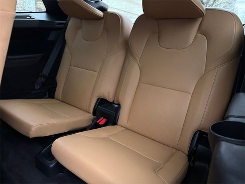 Used 2016 Volvo XC90 T6 Momentum image 18