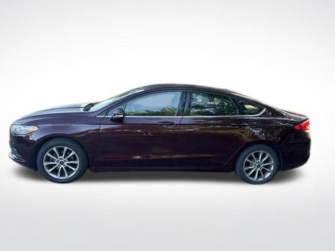 Used 2017 Ford Fusion SE FWD image 2