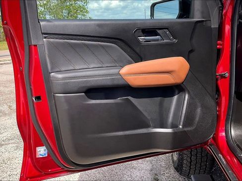 Used 2026 GMC Canyon AT4 image 17