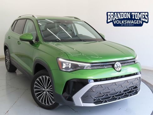 New 2025 Volkswagen Taos SE image 1