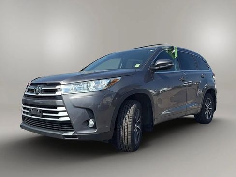 Used 2017 Toyota Highlander XLE image 3