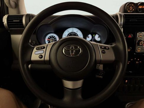 Used 2014 Toyota FJ Cruiser 4WD w/ Convenience Package image 39