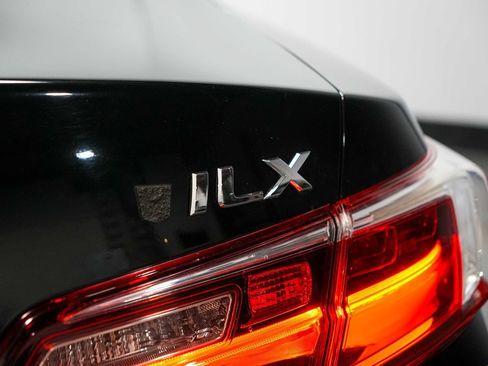 Used 2017 Acura ILX FWD image 11