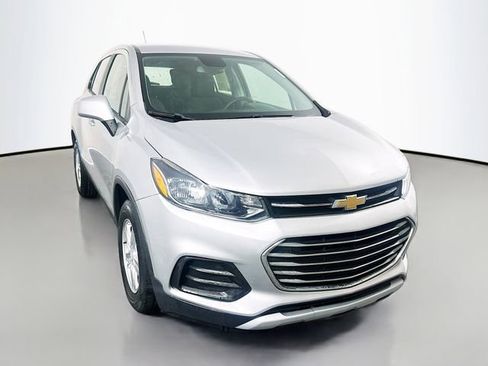 Used 2019 Chevrolet Trax LS w/ LPO, Cargo Package FWD image 1