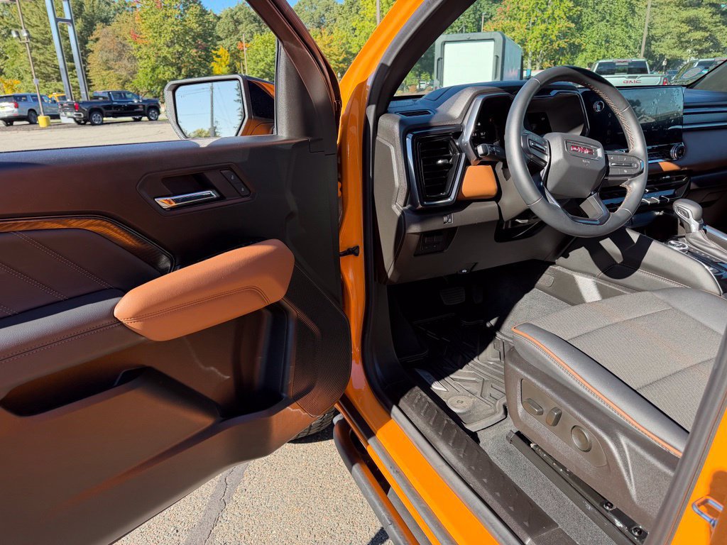 Certified 2025 GMC Canyon AT4 w/ Nightfall Edition AWD/4WD image 21