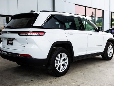 Used 2023 Jeep Grand Cherokee Limited image 6