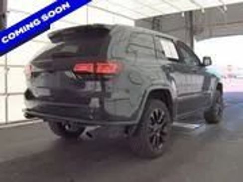 Used 2018 Jeep Grand Cherokee Altitude image 2