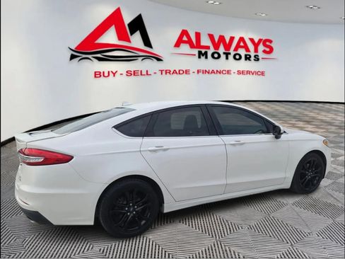 Used 2020 Ford Fusion SE w/ Equipment Group 151A FWD image 4