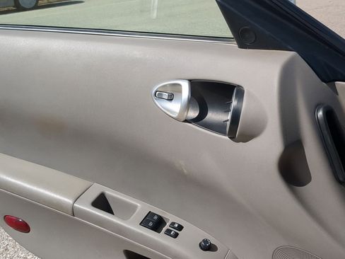 Used 2005 Nissan 350Z Touring image 13