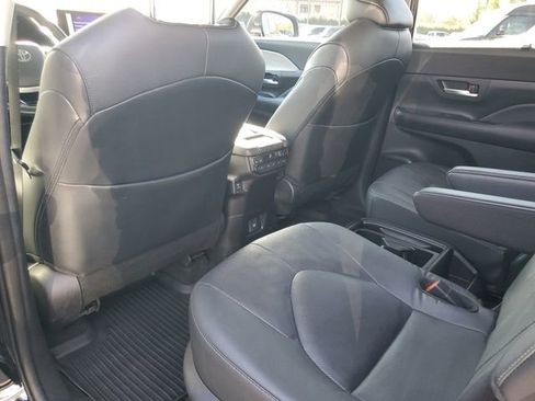 Used 2024 Toyota Grand Highlander AWD image 23
