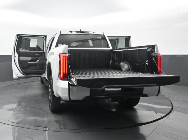 Used 2025 Toyota Tundra Limited AWD/4WD image 34