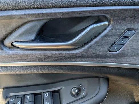 Certified 2022 Jeep Grand Cherokee L Limited image 12