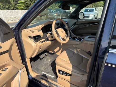 Used 2019 Cadillac Escalade ESV Platinum AWD/4WD image 12