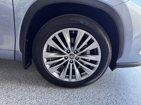 Certified 2024 Toyota Highlander Platinum AWD/4WD image 15