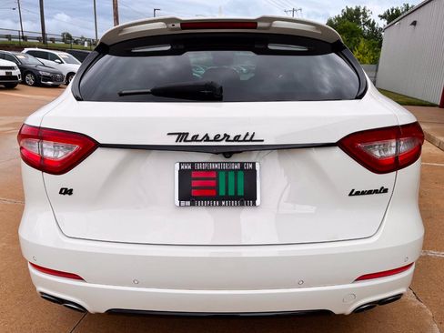 Used 2018 Maserati Levante GranSport AWD/4WD image 4