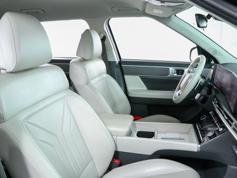 Used 2025 Hyundai Santa Fe SEL FWD image 27