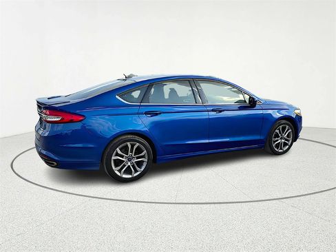 Used 2017 Ford Fusion SE w/ Equipment Group 201A image 7