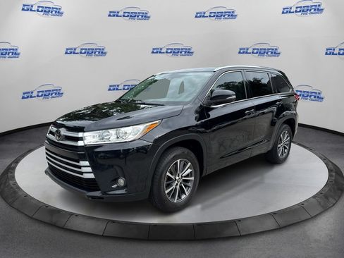 Used 2018 Toyota Highlander XLE FWD image 1