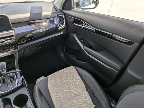 Certified 2025 Kia Seltos S AWD/4WD image 18