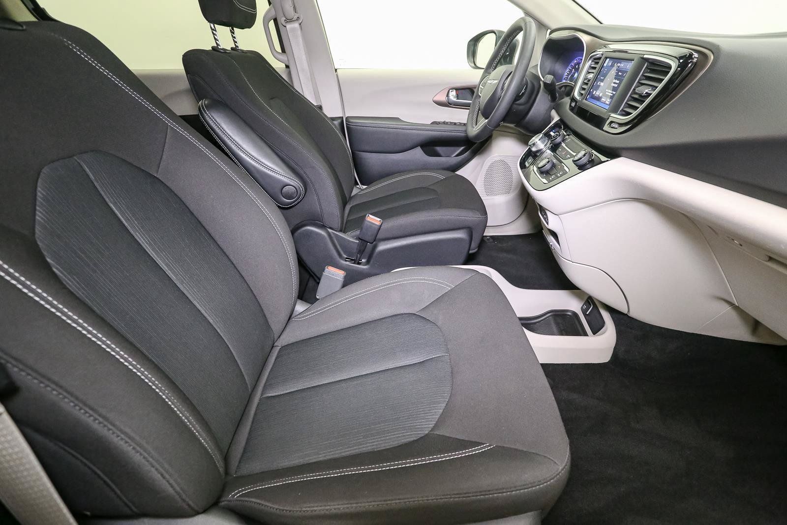 Used 2024 Chrysler Voyager LX FWD image 19